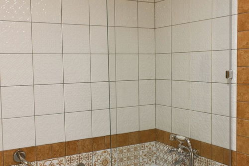 幼儿园墙面装饰材料选择与要求指南